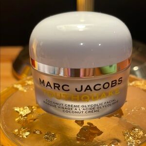 Marc Jacobs Youthquake Coconut Crème Glycolic Facial